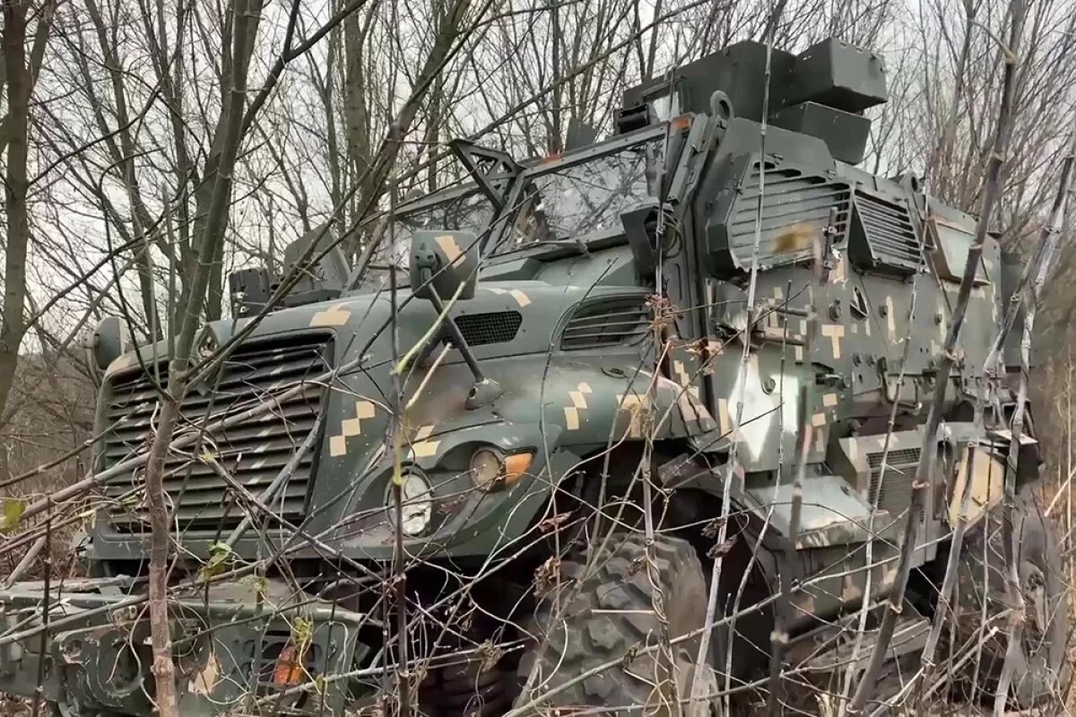    Трофейный бронетранспортёр ВСУ International MaxxPro.