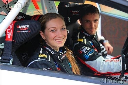 Алина Кондратьева (штурман) и Алексей Игнатов (пилот)