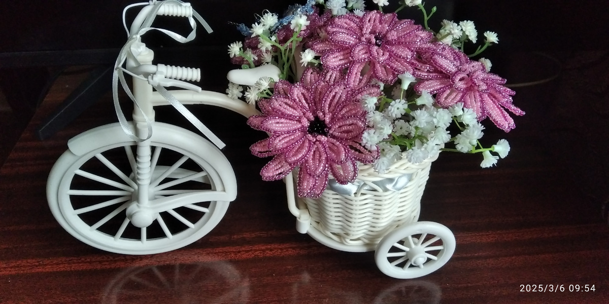 Предлагаю эту композицию из бисера.