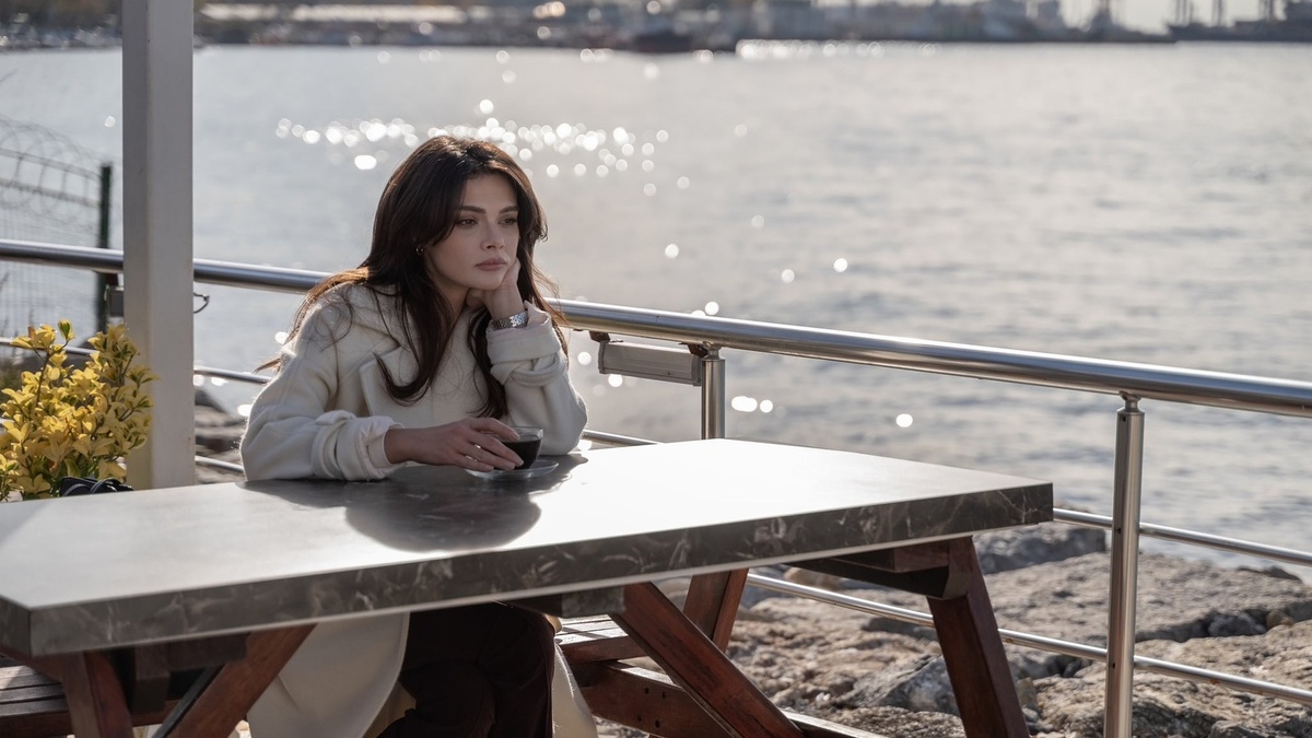 Кадр из сериала "Далекий город"