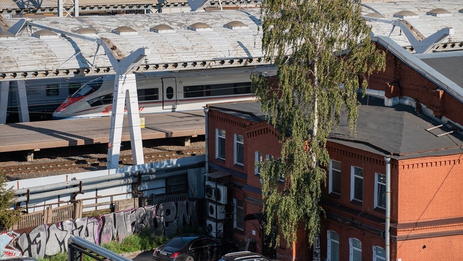    Вид на жд пути у Московского вокзала и склады Кокоревых. Автор фото: Ермохин Сергей/ДП