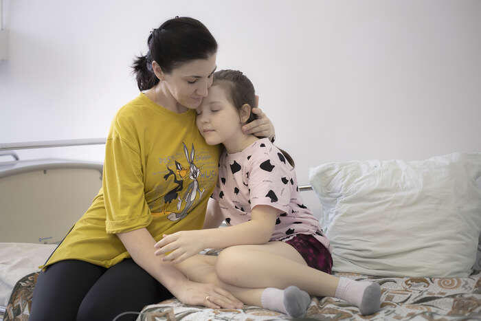 Вика с мамой. Фото: Екатерина Фёдорова для свет.дети