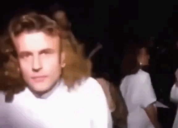 Макрон продолжает "побеждать Россию".