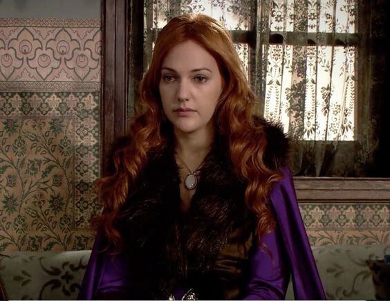 Больше всего султаншу конечно волновало исчезновение Джихангира.