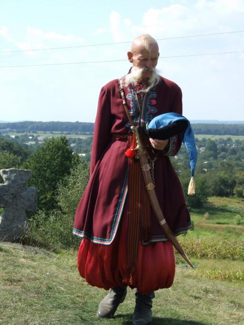 Внешний вид казака запорожской сечи с чубом-хохлом на голове (реконструкция). Википедия.