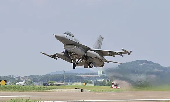 самолёт.  фото: картинки яндекса.