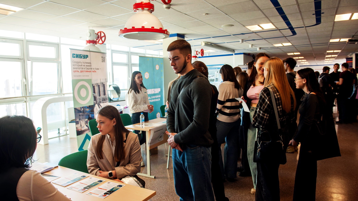    Ярмарка вакансий Тюменского индустриального университета: курс на молодых специалистов