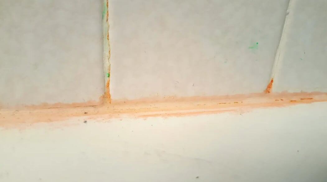    Розовая слизь в ванной — это опасная для здоровья бактерия. Источник: iflscience.com