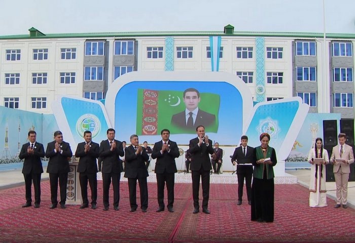 Церемония открытия новых жилых домов в Бюзмеинском этрапе города Ашхабад, 5 марта 2025 года, Ашхабад, Туркменистан (Фото: THP)