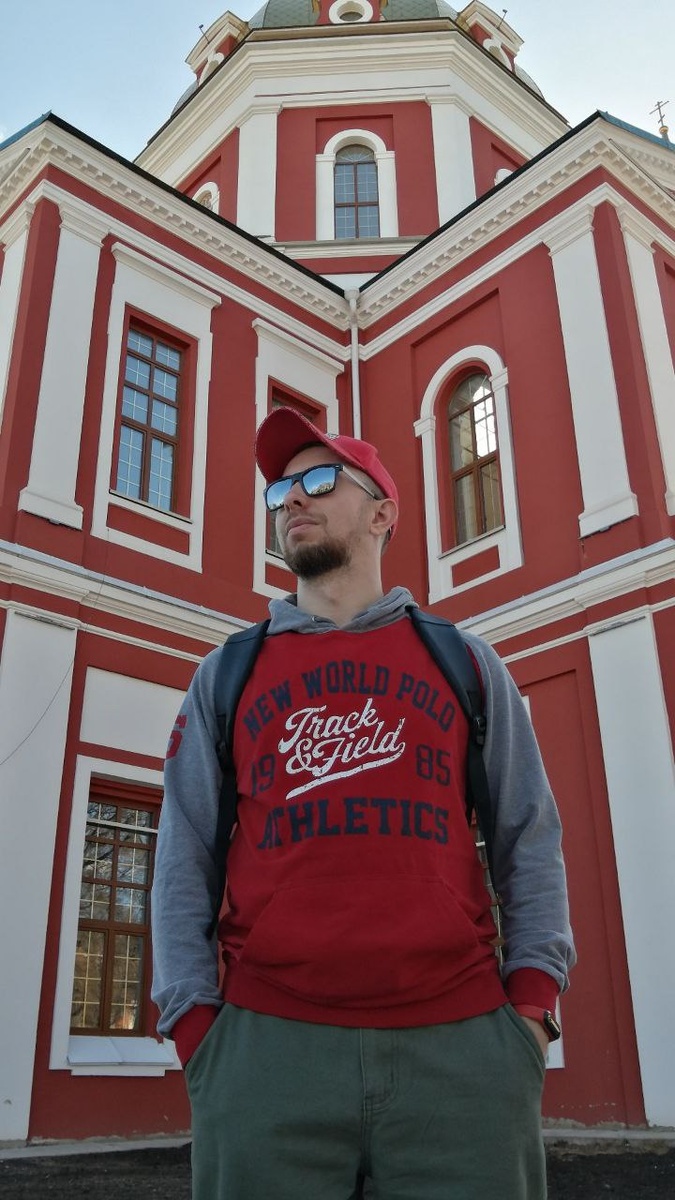 Я на фоне Спасского собора весной