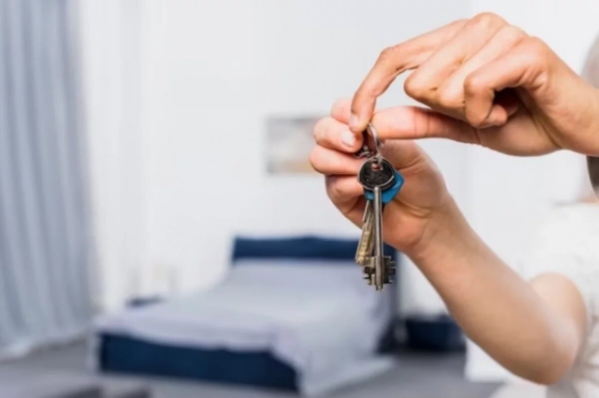    В Сургуте группа аферистов пыталась выселить из квартиры сироту