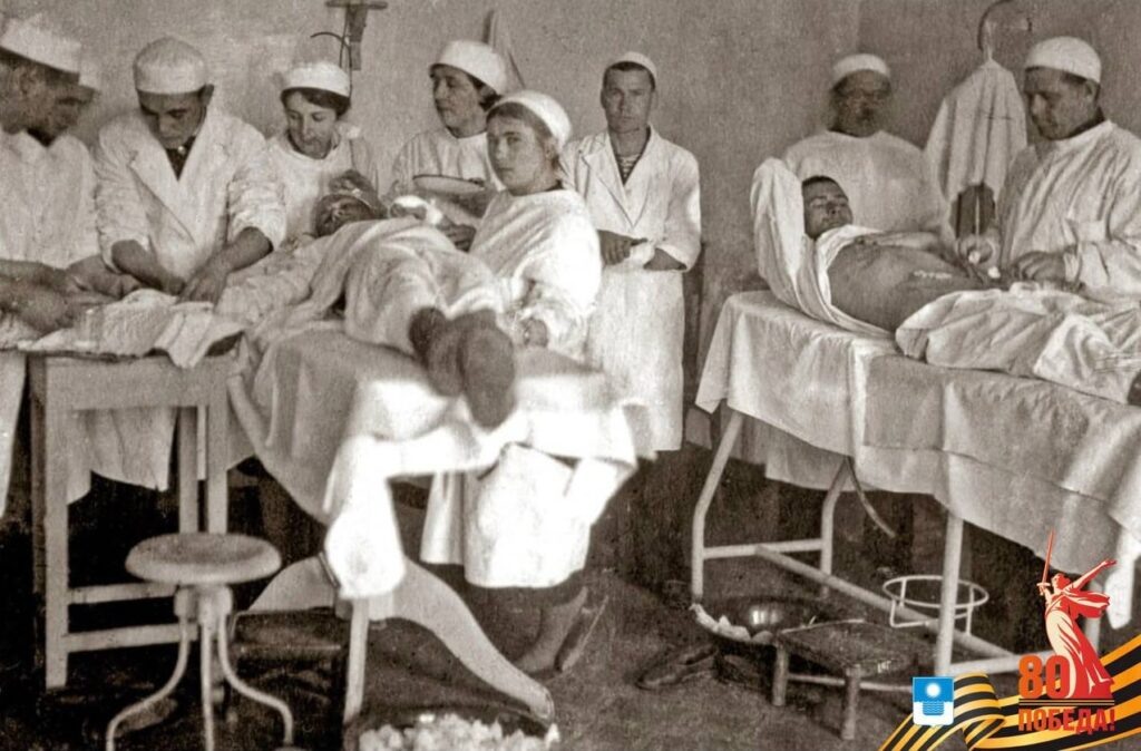    В хирургическом отделении 43-го военно-морского госпиталя, Геленджик, 1943 г.