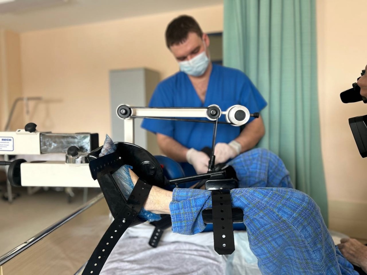    В Югре пациентам возвращают подвижность ног на тренажере для космонавтов