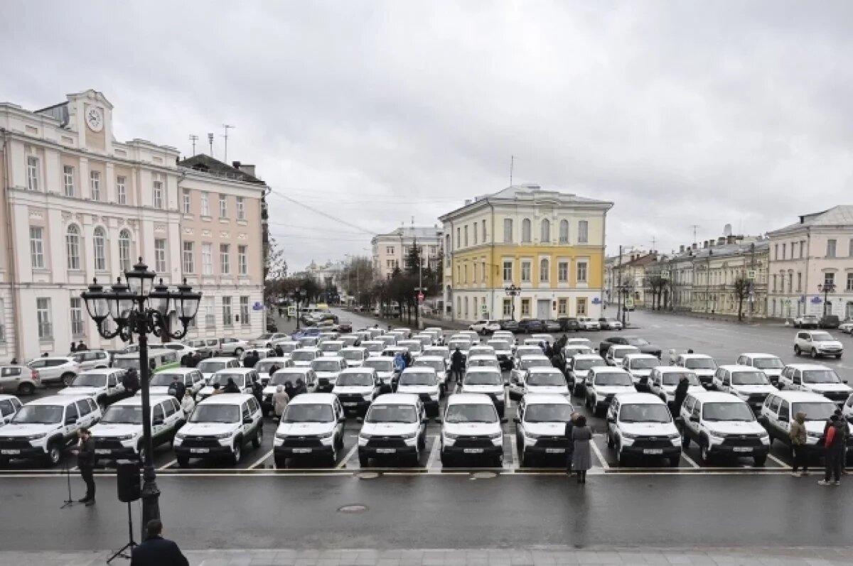    В муниципалитеты Тверской области передали 71 автомобиль для больниц