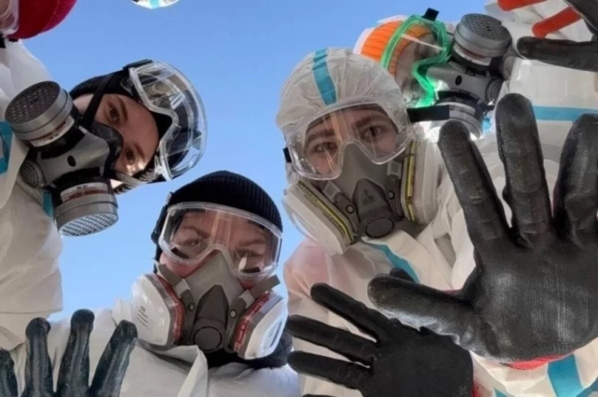    Рязанская волонтёрка помогает очищать пляжи Анапы от мазута