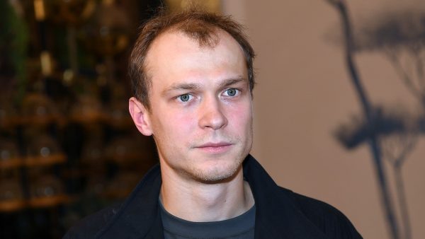    6678624 22.10.2021 Актер Юрий Борисов на премьере фильма Юхо Куосманена “Купе номер 6” в кинотеатре “Художественный”. Екатерина Чеснокова / РИА Новости