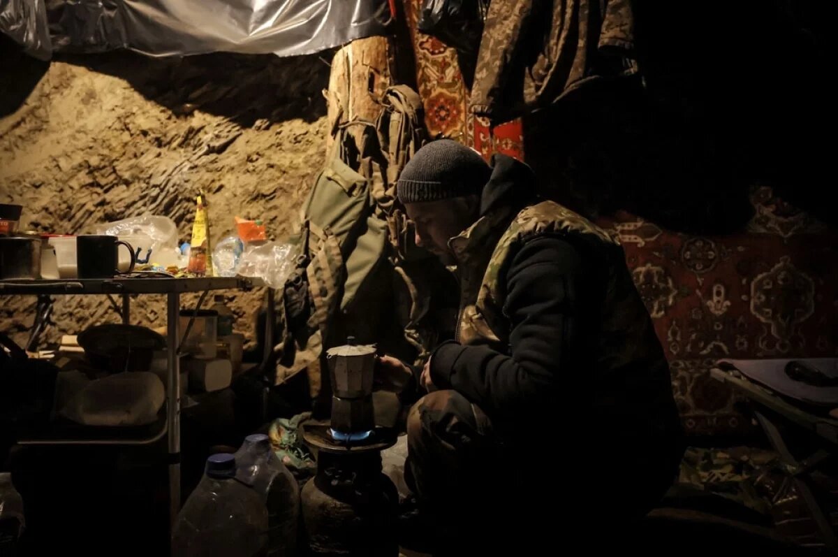    Боевики ВСУ в укрытии.