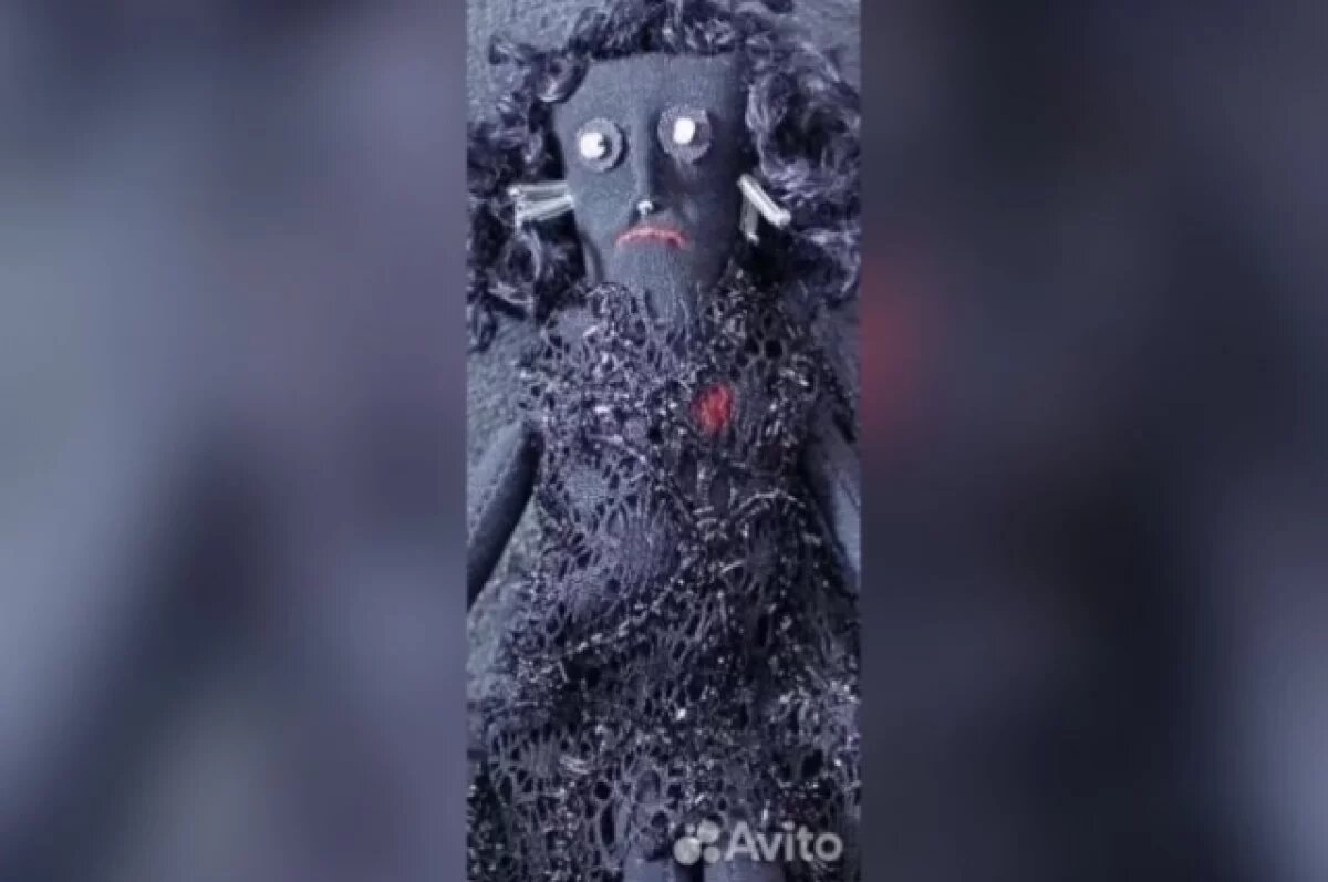    Куклу Вуду в гробу выставили на продажу в Новосибирске за 15 тысяч