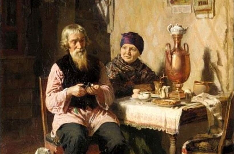 За самоваром с аппетитной чашкой