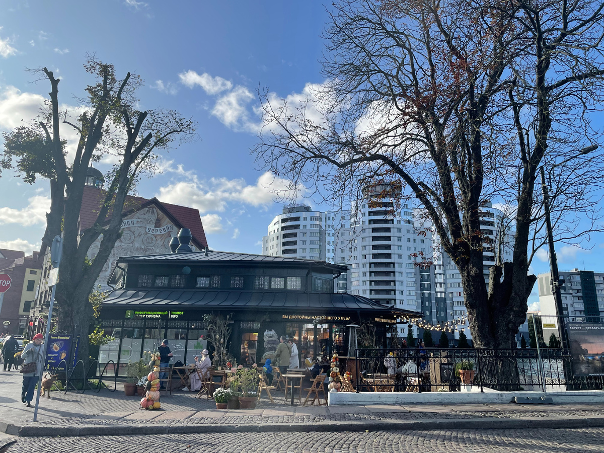 В современном городе гармонично сочетаются архитектурные стили разных времен