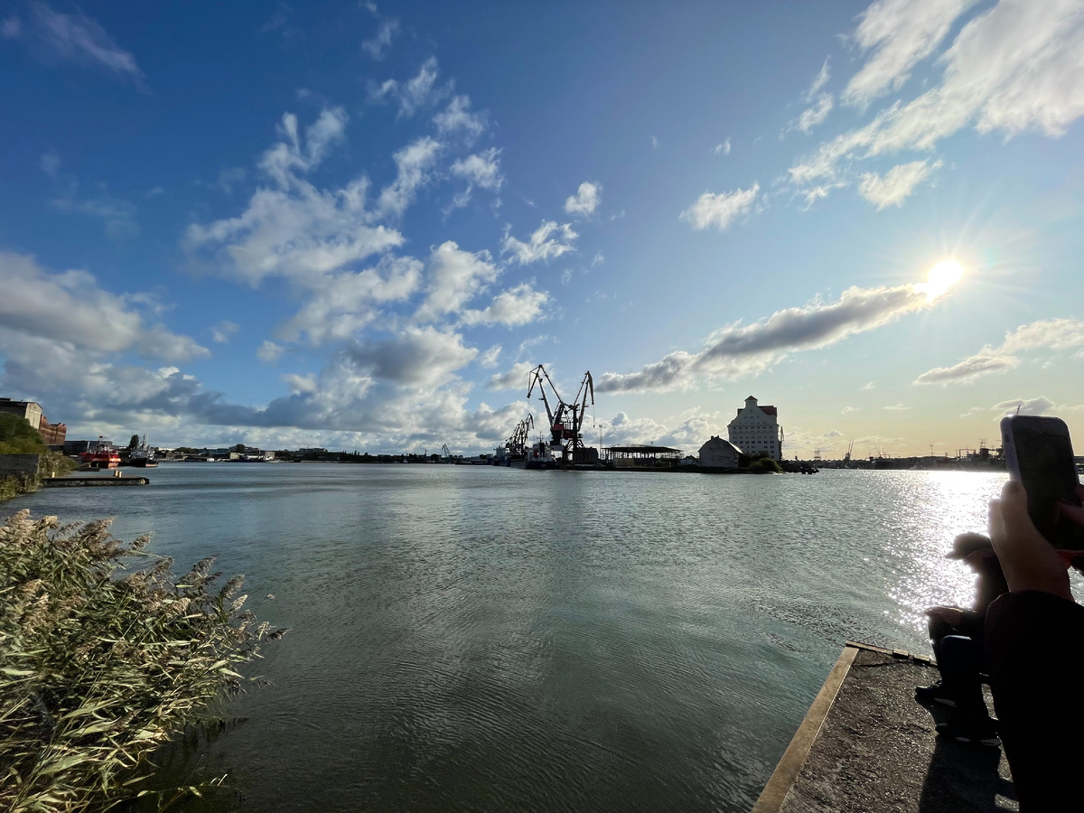 Величественный вид на порт