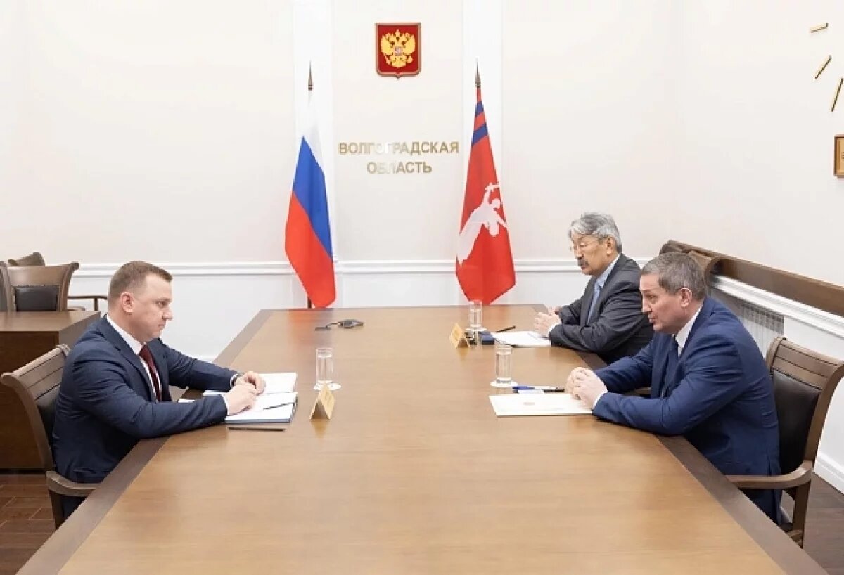    В Волгограде губернатор встретился с руководителем Росфинмониторинга по ЮФО