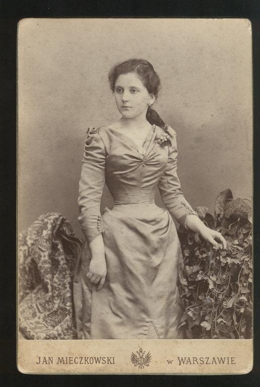  * Портрет прилагается в качестве   просто -  иллюстрации.