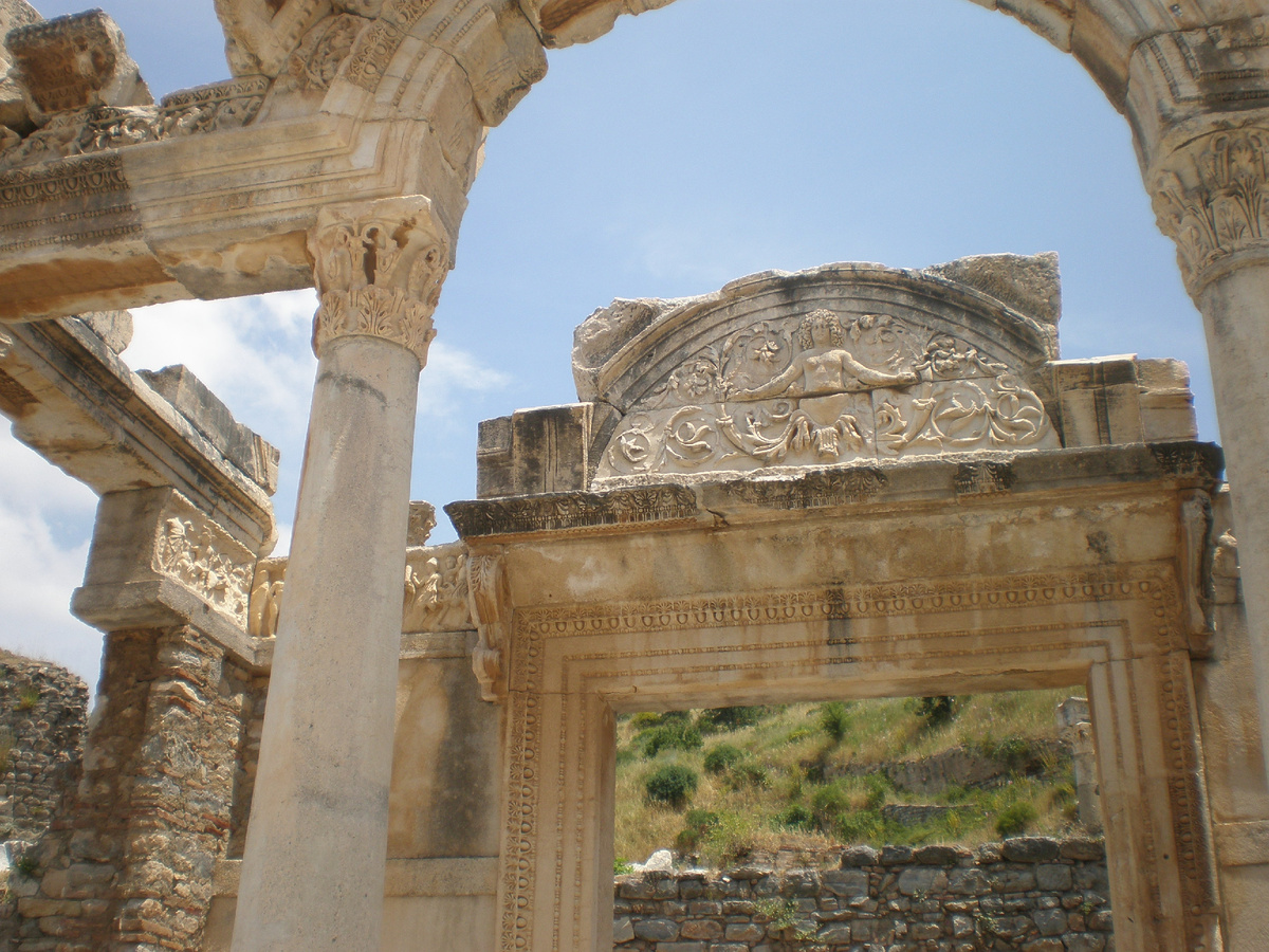 Храм Адриана