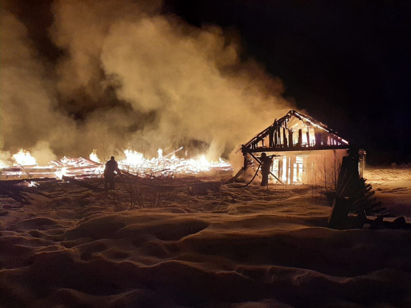    Появились фото страшного ночного пожара в КарелииОПС по Кемскому району