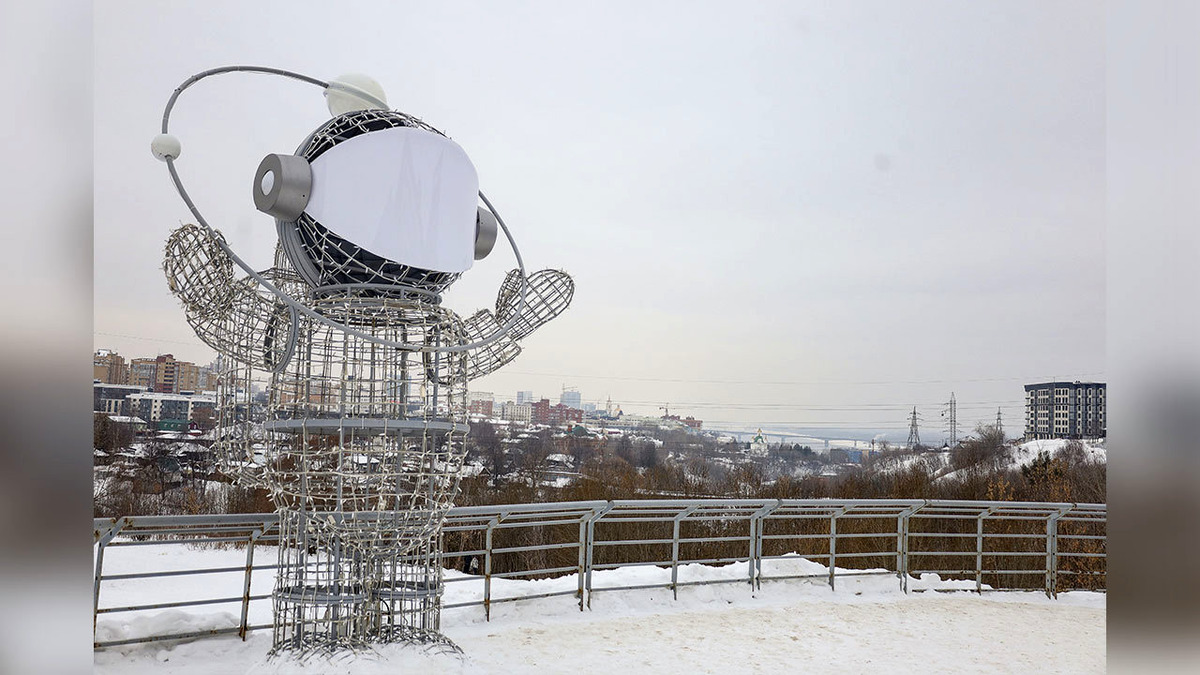 Планетарий проводит вечерние наблюдения в телескопы, установленные на видовой площадке. Фото: Елена Майорова 
