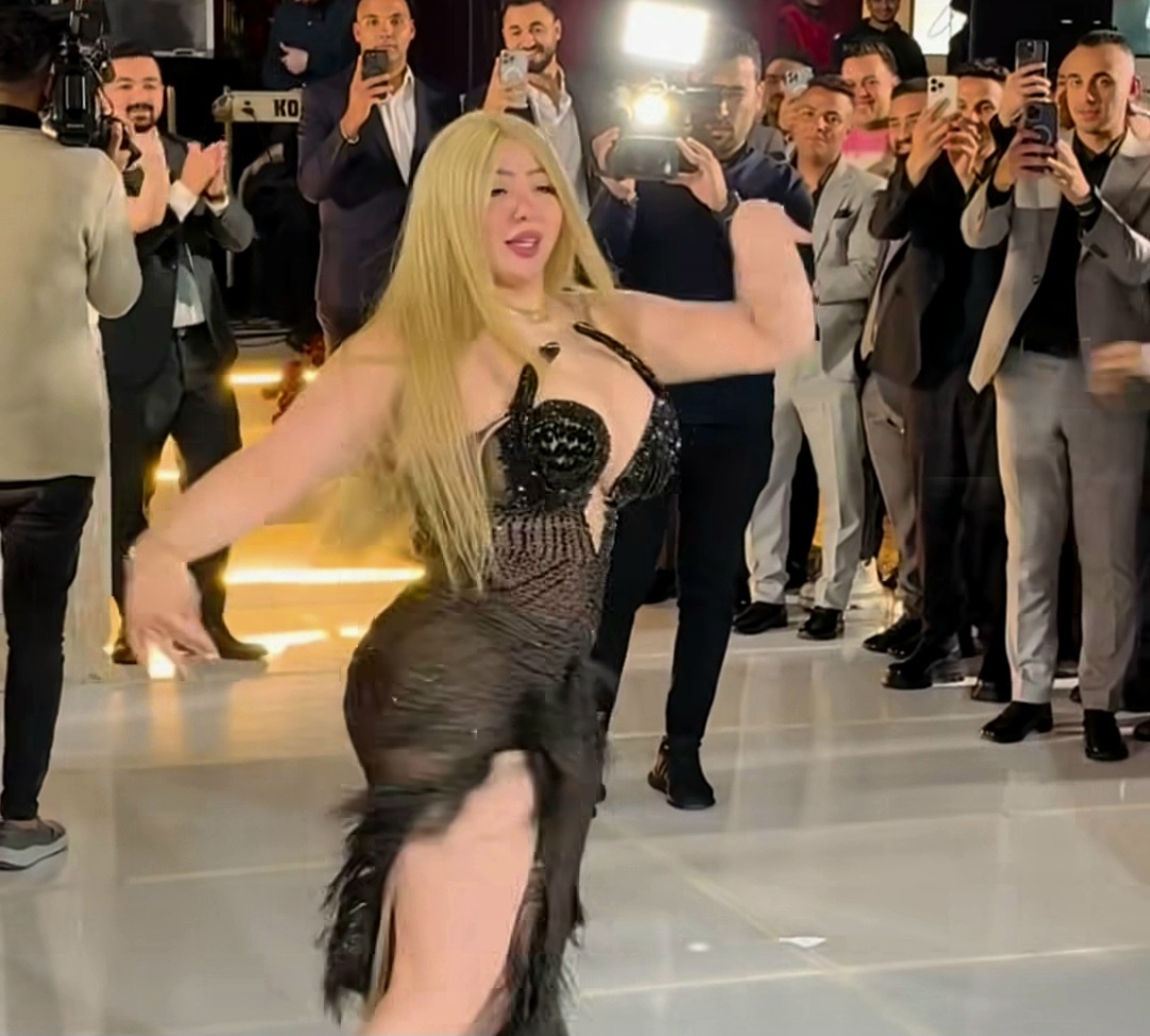 Египетская танцовщица Буси в своем традиционном амплуа