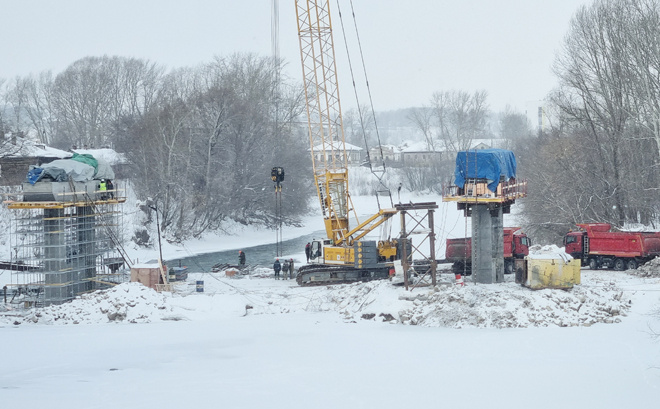 Строители иренского моста обещают до паводка очистить русло реки и заново подсыпать защитные дамбы