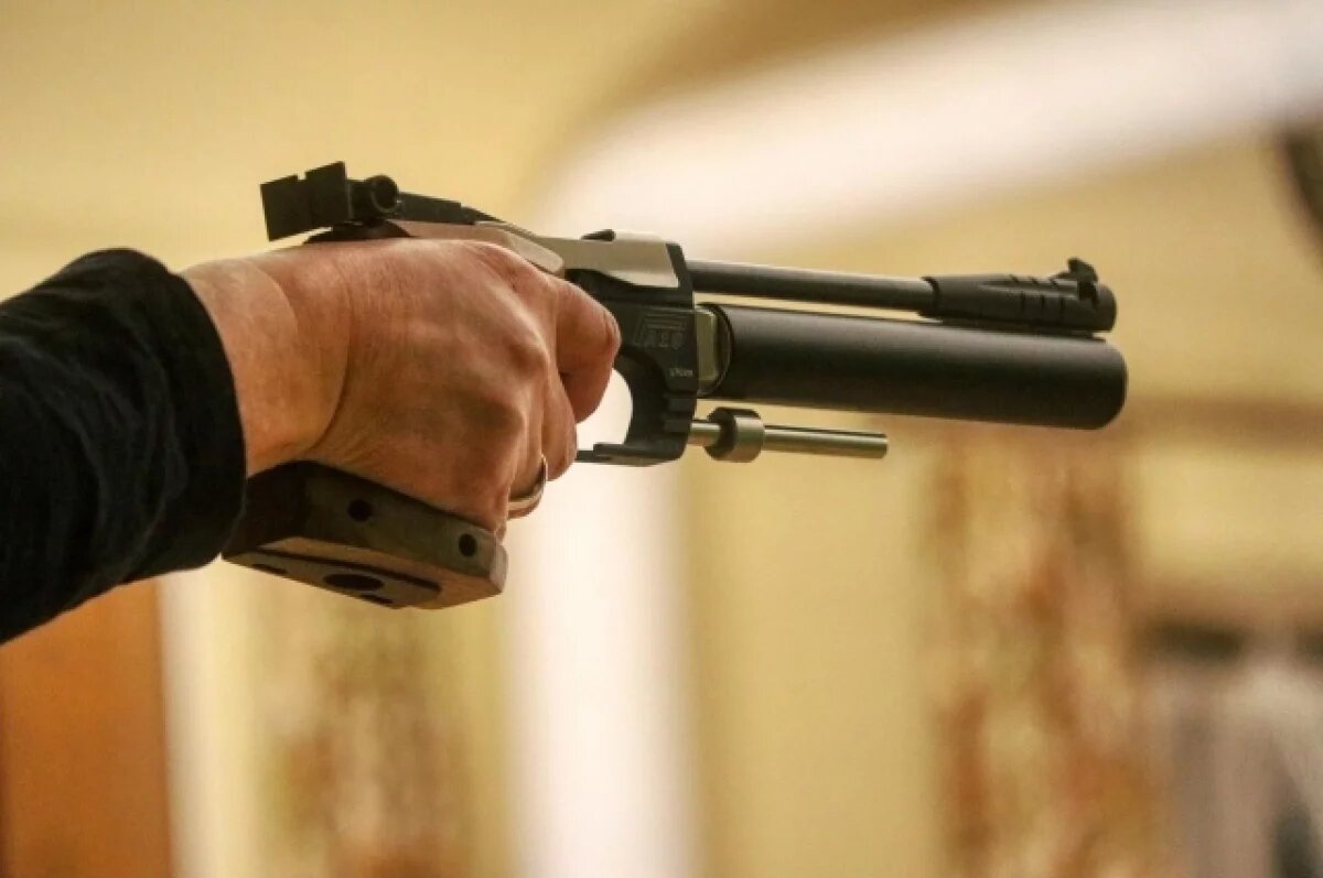    В Твери пьяный меломан угрожал застрелить соседку, пожаловавшуюся на шум