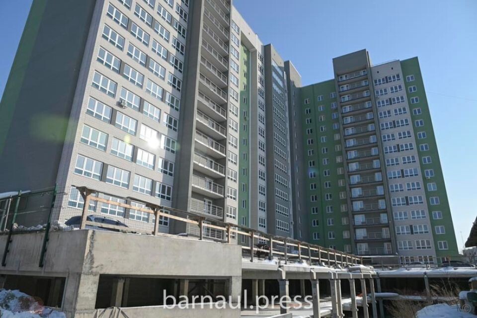    Совещание на ул. Петра Сухова, 34. Источник: barnaul.org