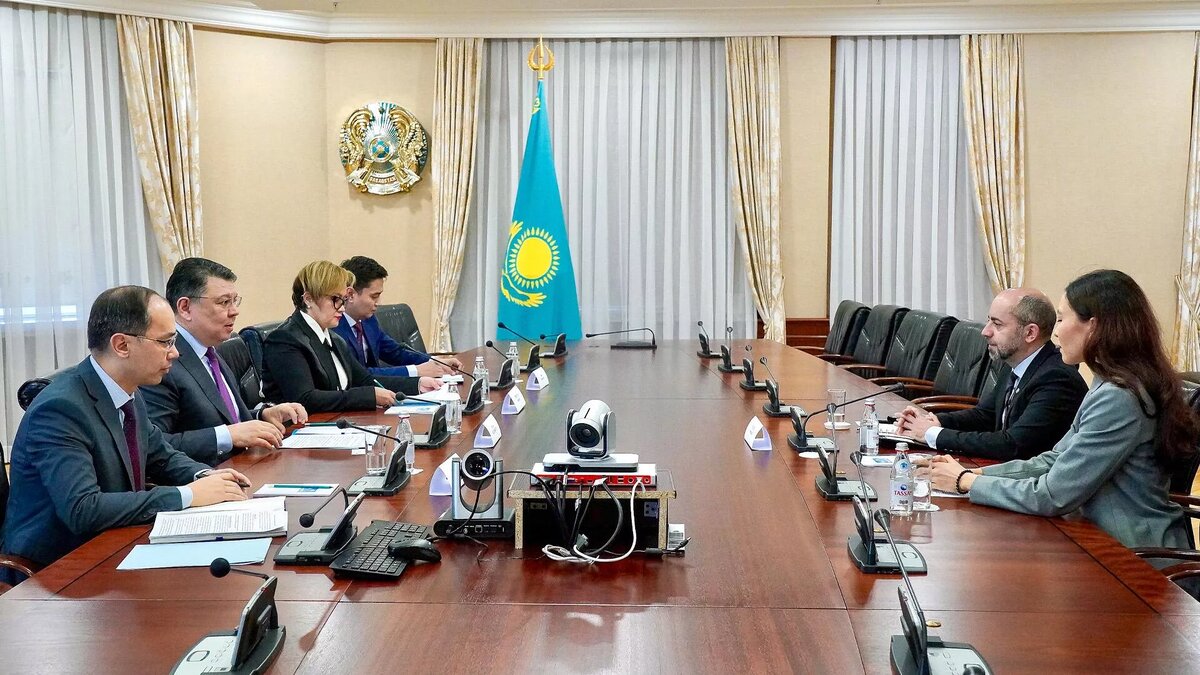 Вице-премьер Канат Бозумбаев встретился с главой Европейского и Североатлантического бюро ICAO Николя Ралло
© Пресс-служба правительства Казахстана
