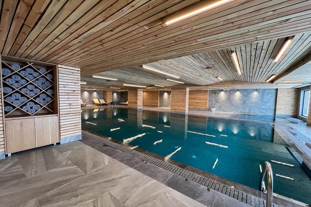 Бассейн, фото с https://cdn.tatilsepeti.com/Files/Images/Tesis/01219/1050X700/tsr01219637757764670132304.jpg