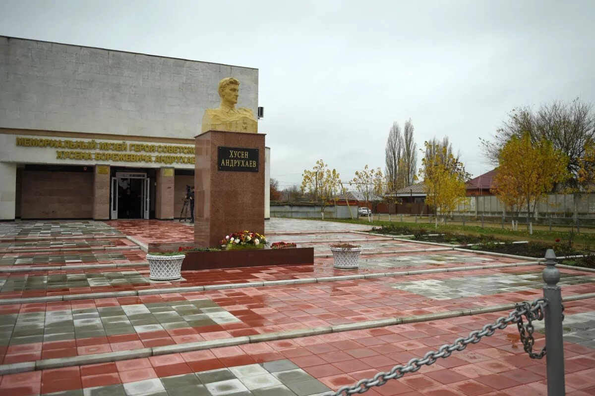    В Адыгее отметили 105-летие со дня рождения Хусена Андрухаева