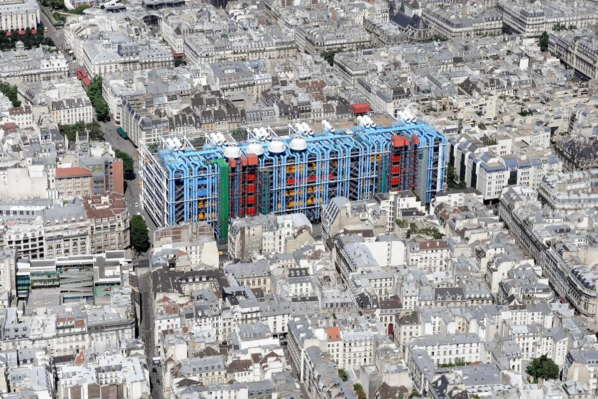 Вид сверху на здание Центра Помпиду