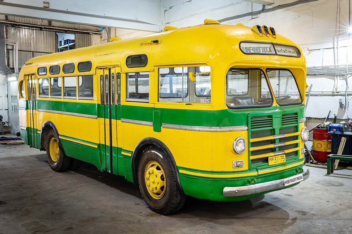 ЗиЛ-158 — автобус совсем небольшой, номинальной вместимостью 60 человек. В тот злополучный день в него набилось более восьмидесяти. Фото Wikimedia Commons