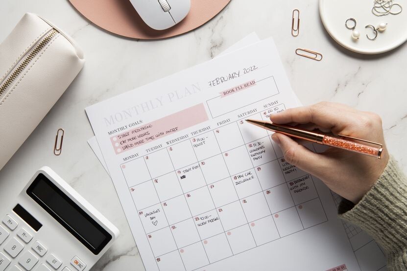  Заведите цифровой календарь (Google Calendar, Outlook) или бумажный планировщик