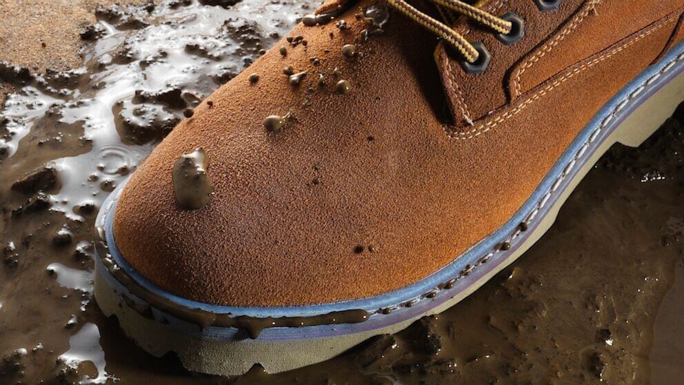    Обязательно защищайте обувь из натуральных материалов влагозащитой. Источник информации: yanashla.com