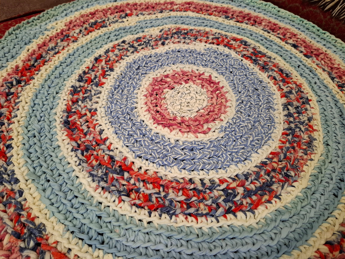 Новый сегодня закончила. Цвета в жизни красивее 