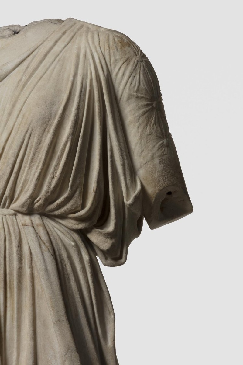 Пеплос. Статуя Афины, фрагмент. Римская копия начала I в. с греческого оригинала середины V в. до н. э.