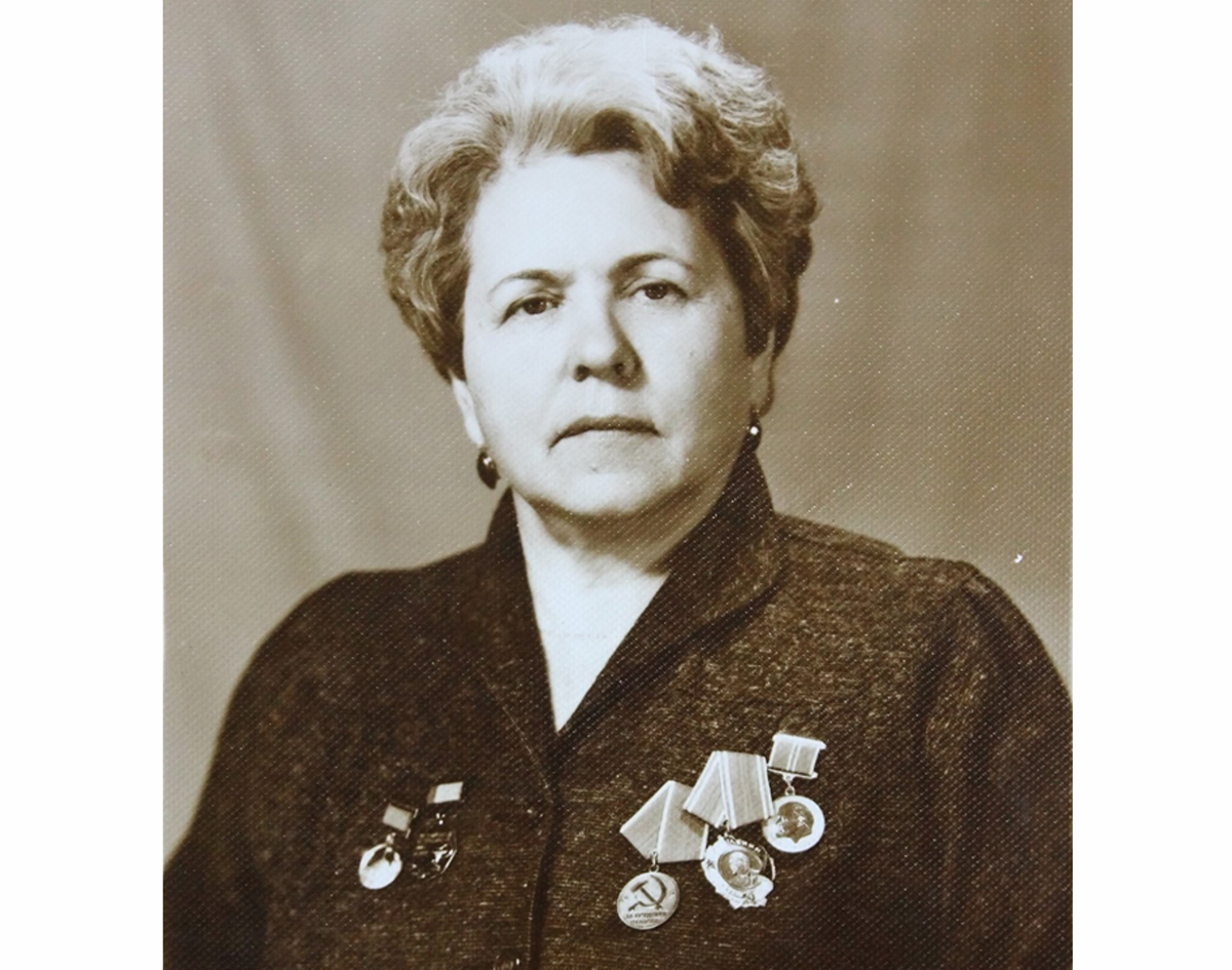 С именем директора Ольги Федоровны Фисенко связаны лучшие годы предприятия и рабочего поселка в советскую эпоху. Она была директором Армавирской биофабрики в течение 21 года (1965- 1986 годы).