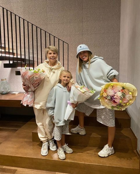    Мария Горбань с мамой и дочерью, фото: thevoicemag.ru