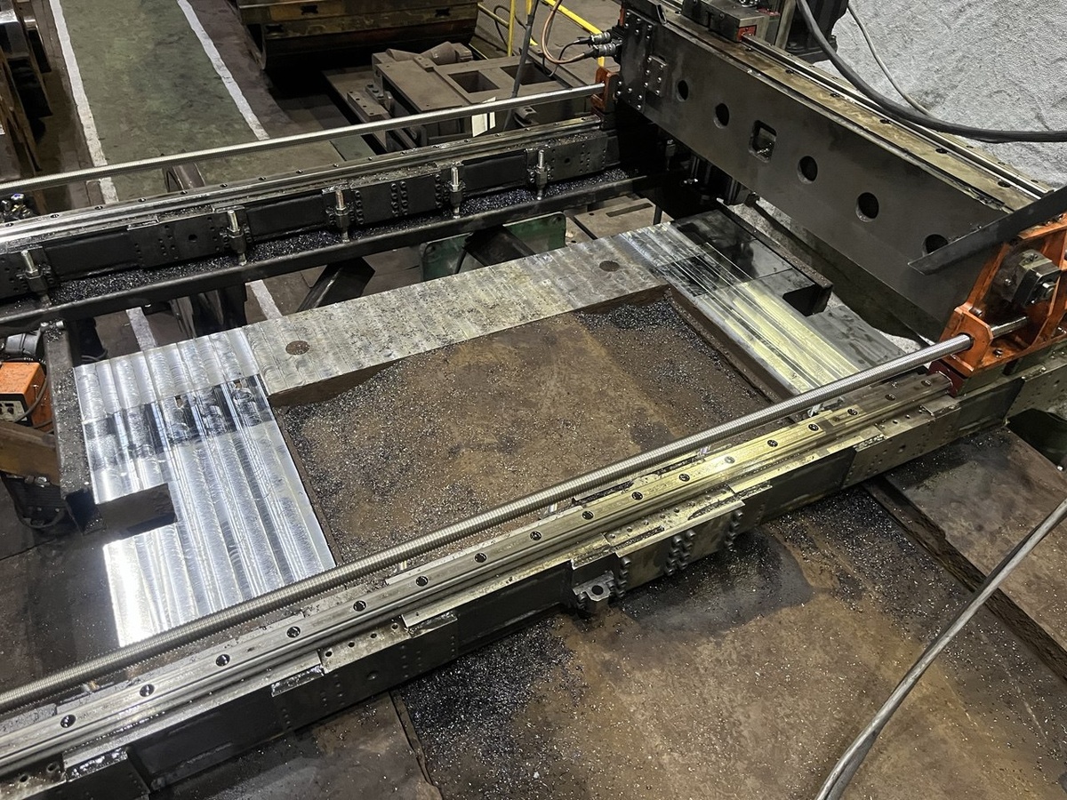 Фрезеровка нижней плоскости штампа на подштамповую плиту