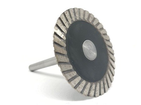 Малые алмазные фрезы (МАФ)  Диск-турбо выполнены по техологии спекания. Подходит для работ по граниту и другими твердыми камнями. Используется на машинках с креплением "цанга" 6мм
