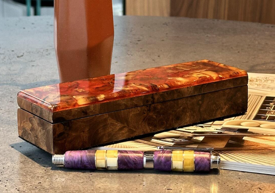 Посмотреть изделия из янтарая можно на сайте REGARDS