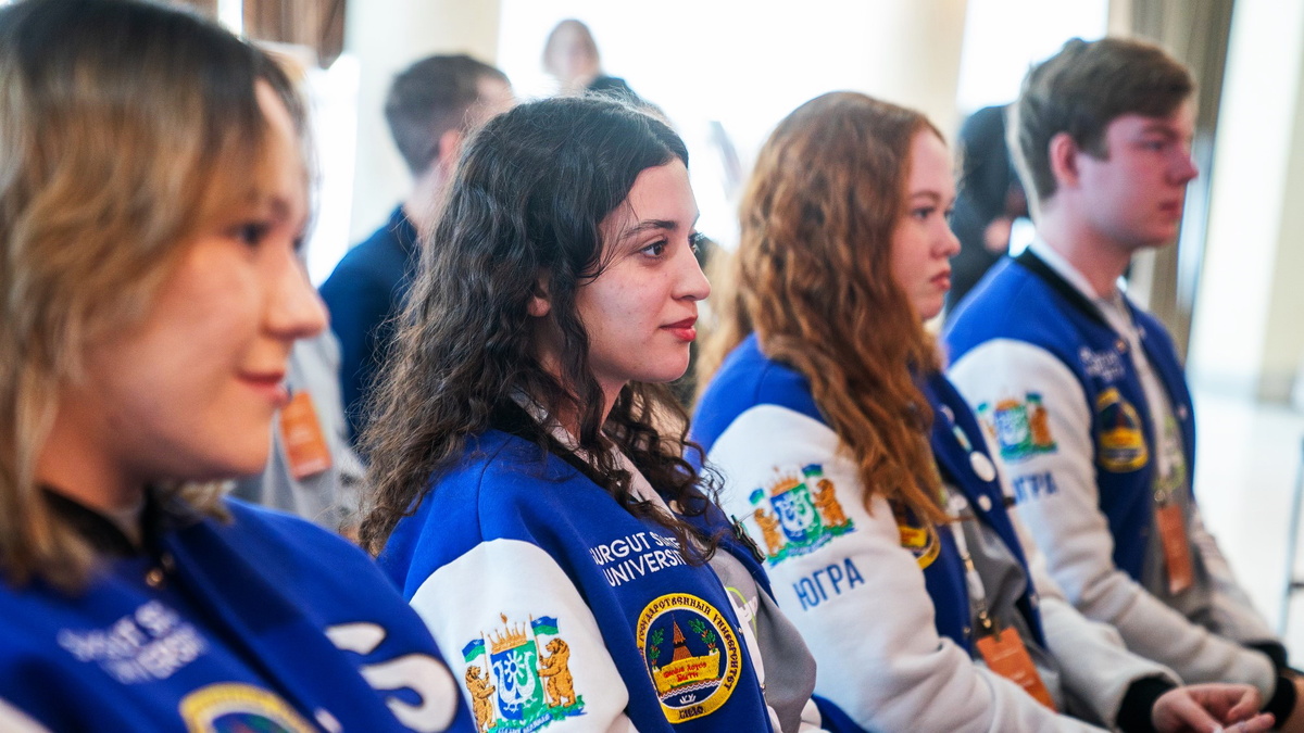    100 волонтёров сопровождают гостей на «Духе огня» в Югре