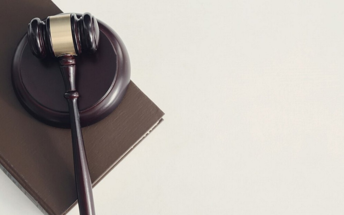    Арбитражный суд обязал подрядчика устранить дефекты работ при благоустройстве территории вдоль реки в Задонске Freepik